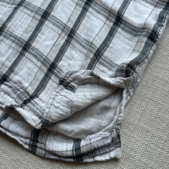 Calvin Klein jeans, S, charcoal/cream/white plaid, short sleeve shirt, 4 buttons - Picture 3 of 4